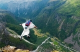 wingsuit-ucanadam-1558598865.jpg