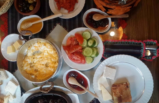 deniz-kozanli-1569663386.jpg