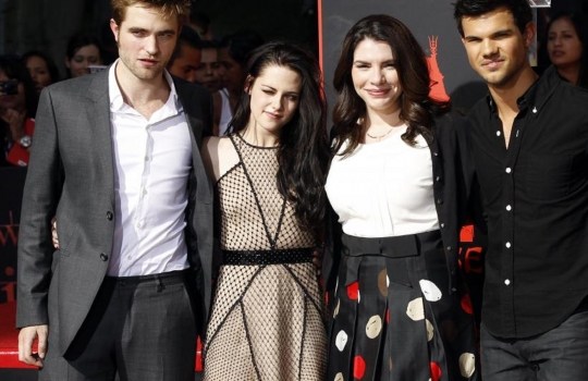 stephenie-meyer-twilight-1567168304.jpg