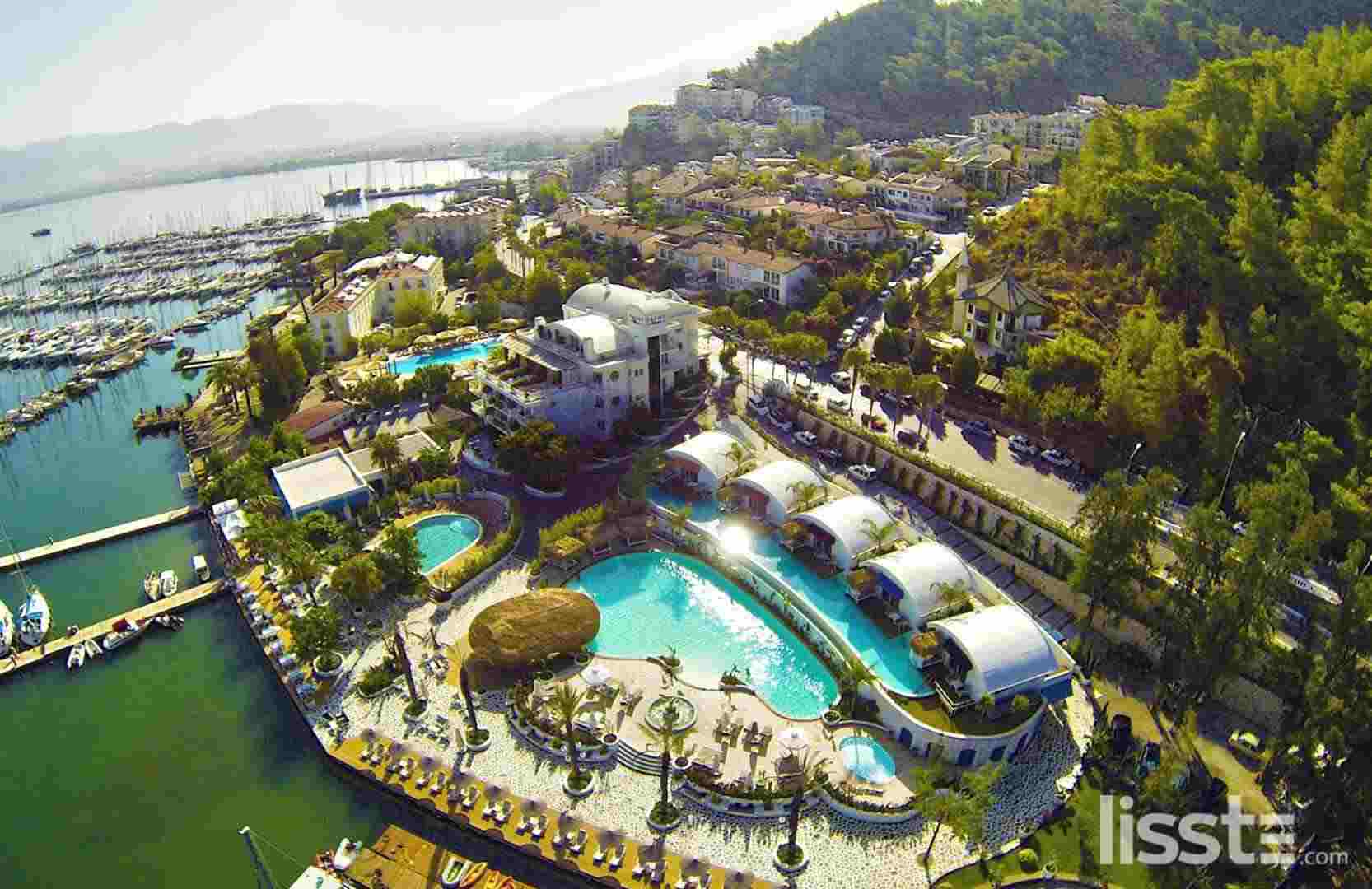 yachthotels-1560349142.jpg