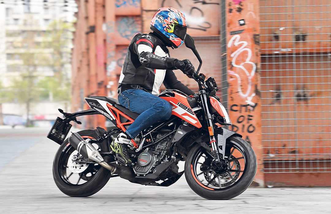 KTM-125-Duke-1554469948.jpg